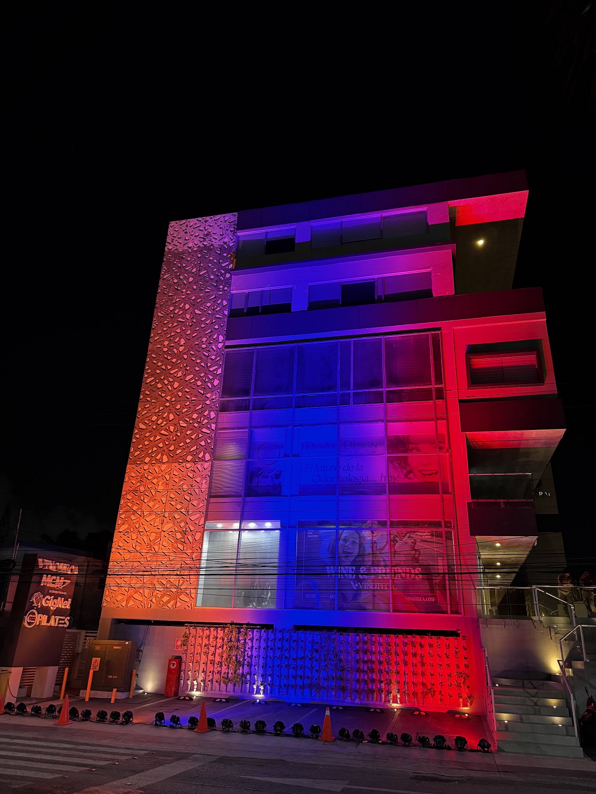 Fachada iluminada