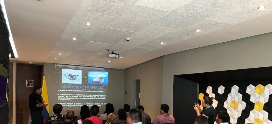Consulado de Colombia en Cancún realizó jornada de orientación por temporada de huracanes en 2019