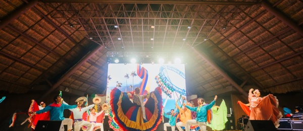 Celebración de nuestras fiestas patrias en el Parque de las Palapas